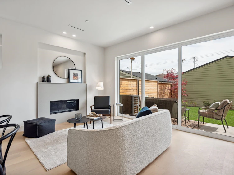 2-4748 Argyle Street, Vancouver, BC, V5N 3X8 - 4