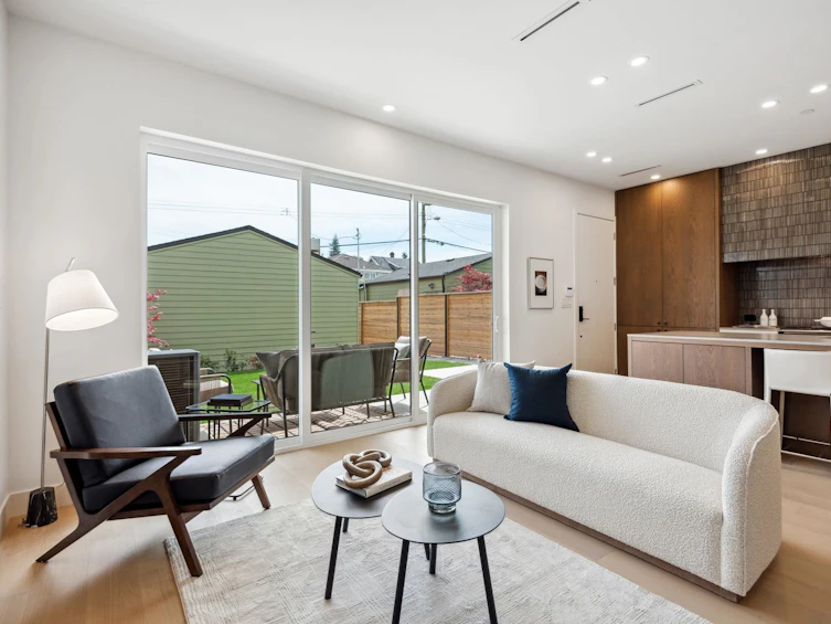 2-4748 Argyle Street, Vancouver, BC, V5N 3X8 - 3