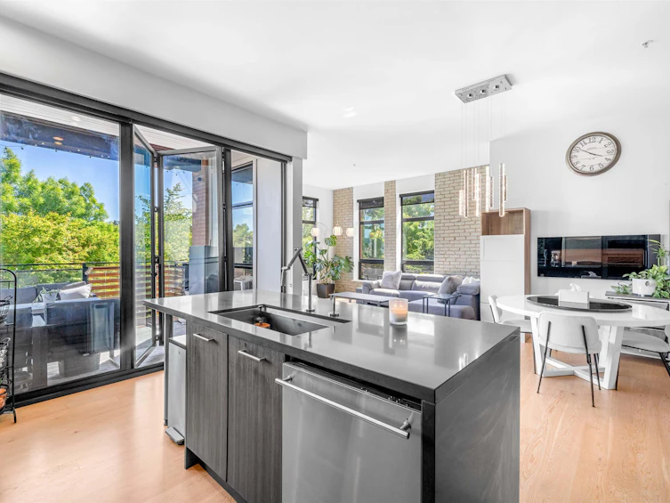 215-220 Salter Street, New Westminster, BC, V3M 0H4 - 3
