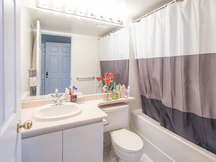 1106-13880 101 Avenue, Surrey, BC, V3T 5T1 - 8