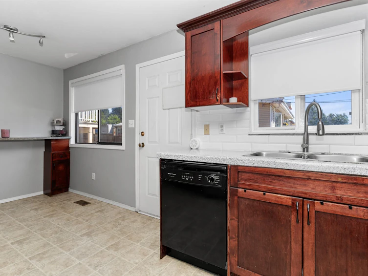 2551 Adelaide Street, Abbotsford, BC, V2T 3L9 - 12