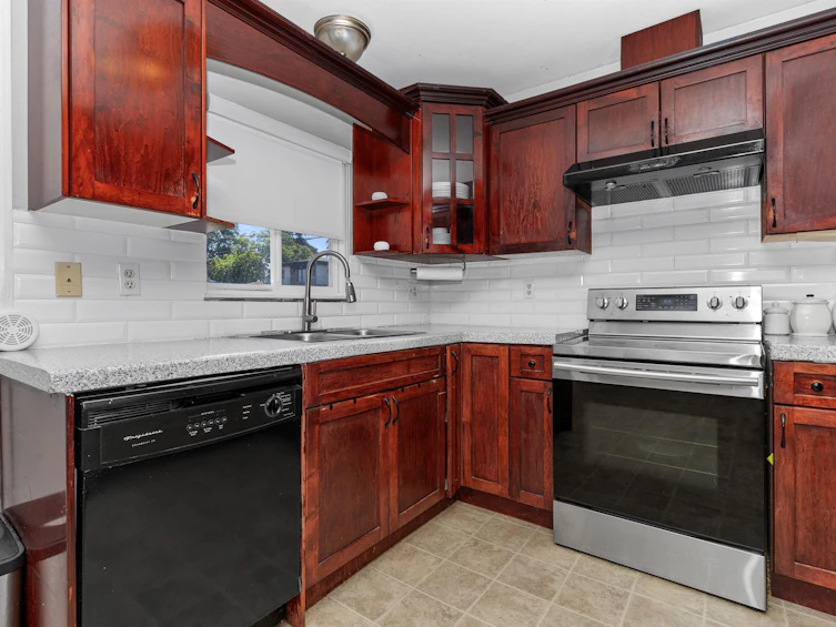 2551 Adelaide Street, Abbotsford, BC, V2T 3L9 - 8