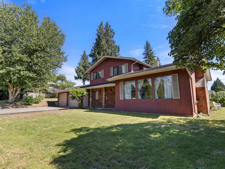 2551 Adelaide Street, Abbotsford, BC, V2T 3L9 - 2
