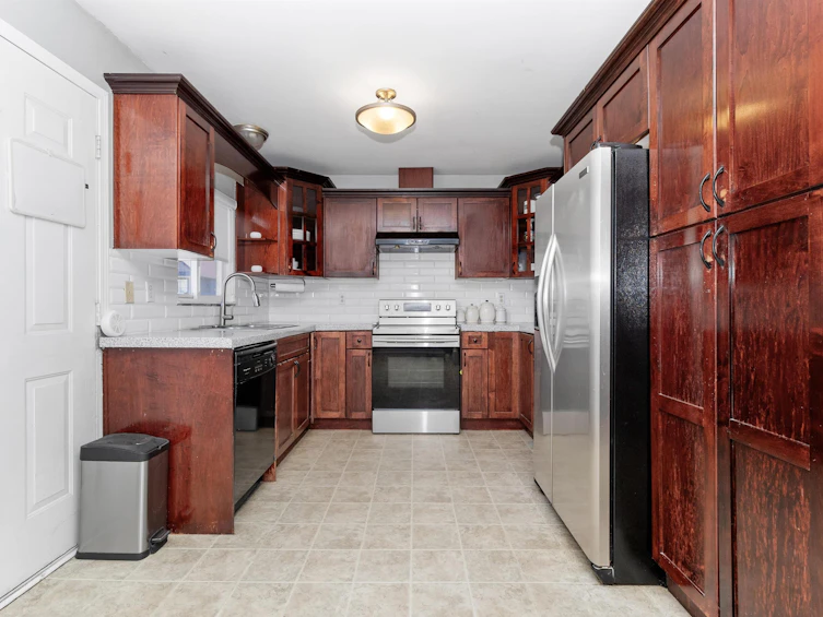 2551 Adelaide Street, Abbotsford, BC, V2T 3L9 - 9
