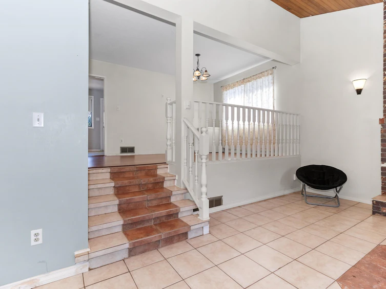 2551 Adelaide Street, Abbotsford, BC, V2T 3L9 - 4