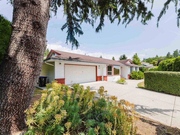 5078 Bay Road, Sechelt, BC, V7Z 0E9