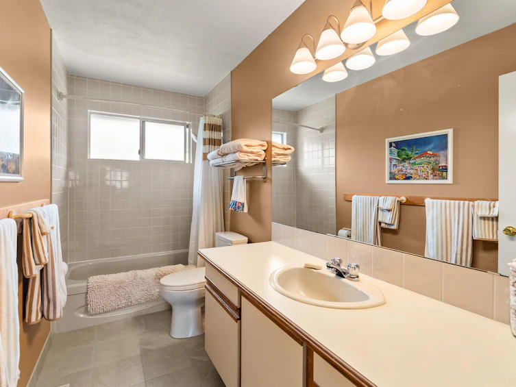 642 26th Crescent, North Vancouver, BC, V7N 4J6 - 24
