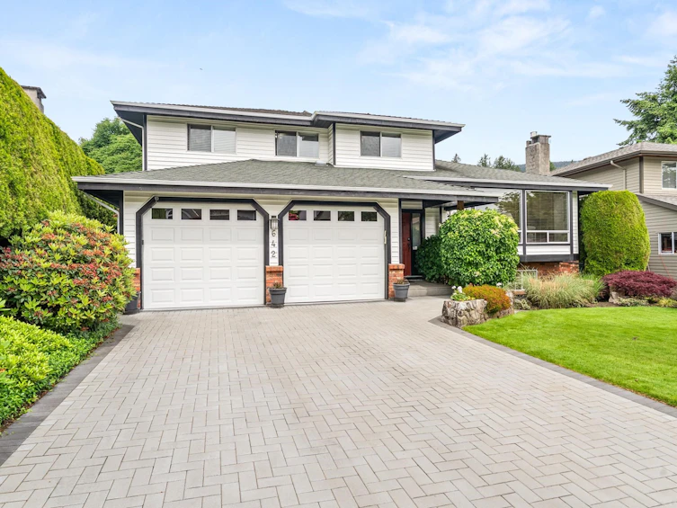 642 26th Crescent, North Vancouver, BC, V7N 4J6 - 2