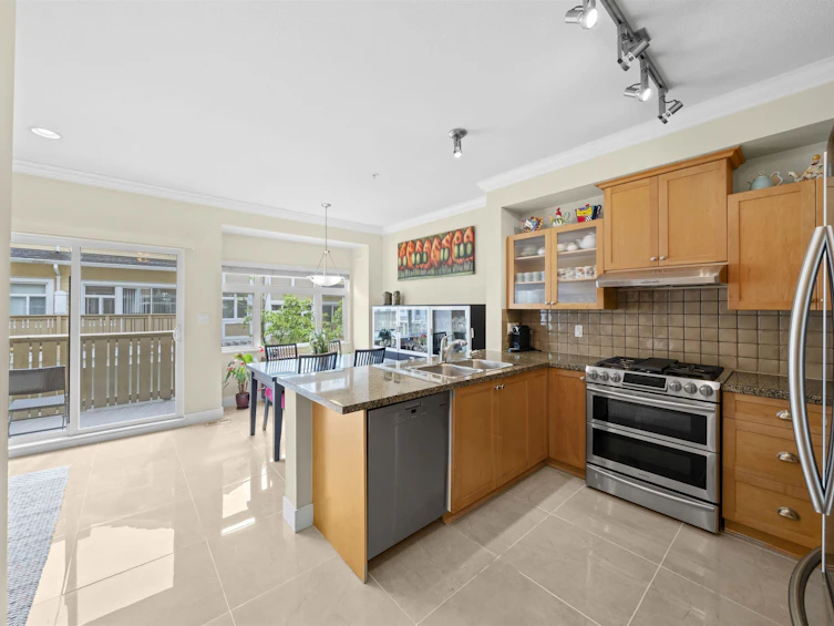896 W 58th Avenue, Vancouver, BC, V6P 6Y3 - 10