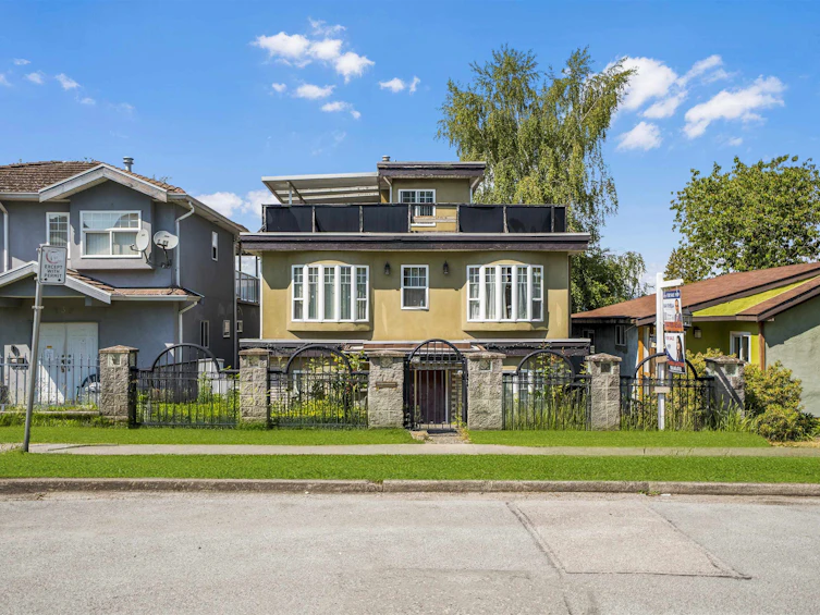 743 Durward Avenue, Vancouver, BC, V5V 2Y9
