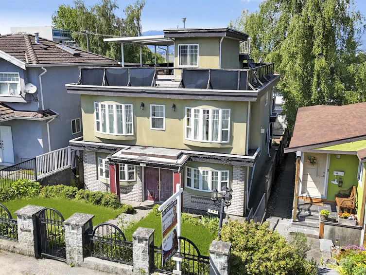 743 Durward Avenue, Vancouver, BC, V5V 2Y9 - 2