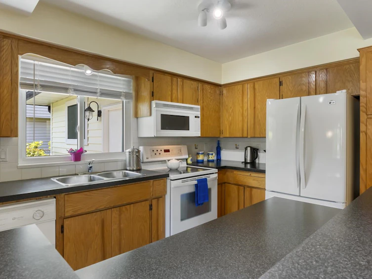 15261 96 Avenue, Surrey, BC, V3R 8R7 - 11