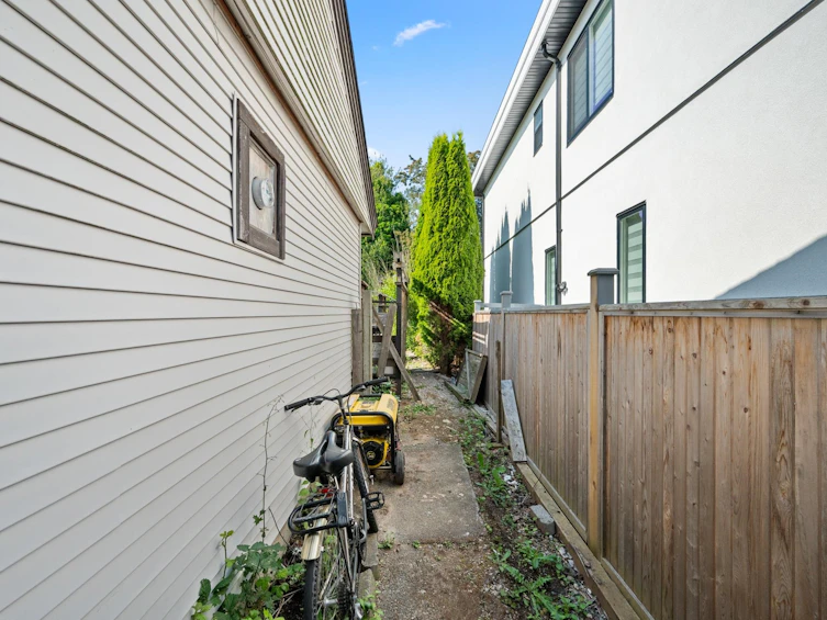 15661 Roper Avenue, Surrey, BC, V4B 2G9 - 14