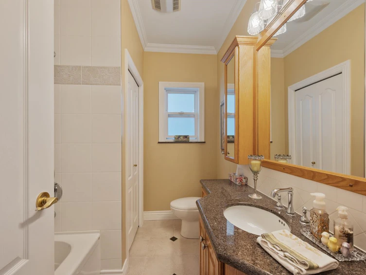 1627 E 34th Avenue, Vancouver, BC, V5P 1A2 - 11