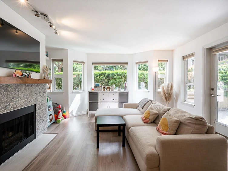 223-6707 Southpoint Drive, Burnaby, BC, V3N 4V8 - 4