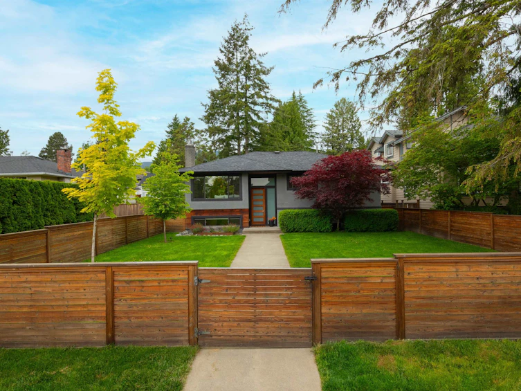 328 E 22nd Street, North Vancouver, BC, V7L 3C7 - 2