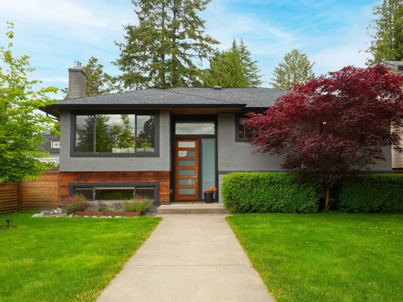 328 E 22nd Street, North Vancouver BC V7L 3C7