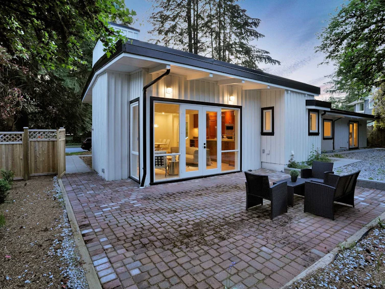 4692 Glenwood Avenue, North Vancouver, BC, V7R 4G7 - 3