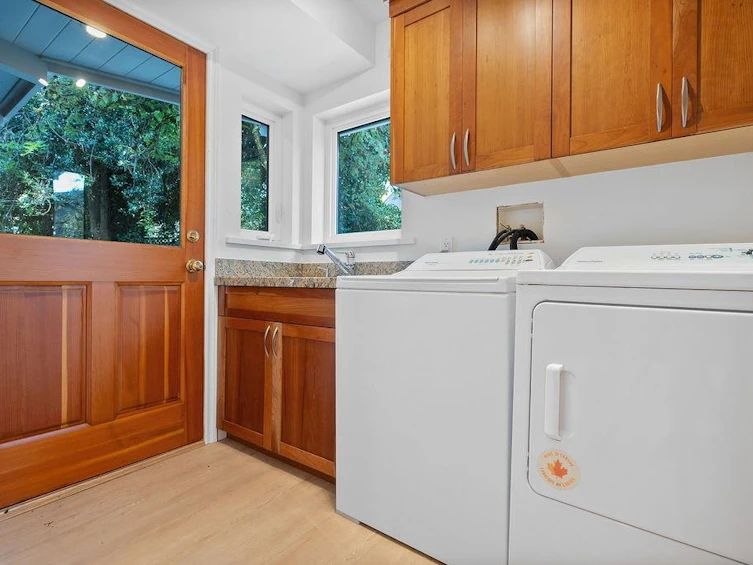4692 Glenwood Avenue, North Vancouver, BC, V7R 4G7 - 24