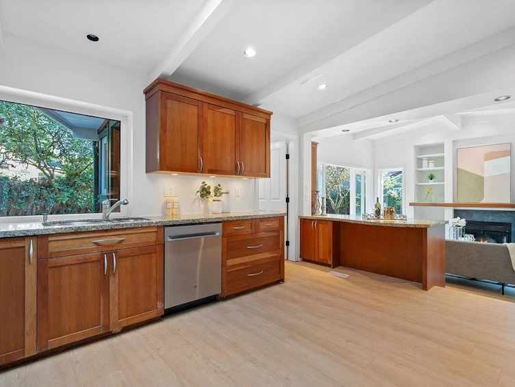 4692 Glenwood Avenue, North Vancouver, BC, V7R 4G7 - 16
