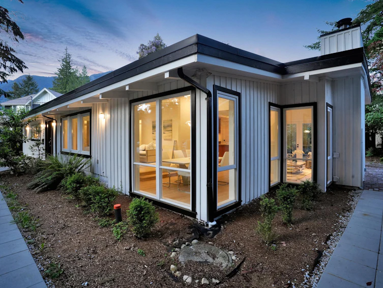 4692 Glenwood Avenue, North Vancouver, BC, V7R 4G7 - 35