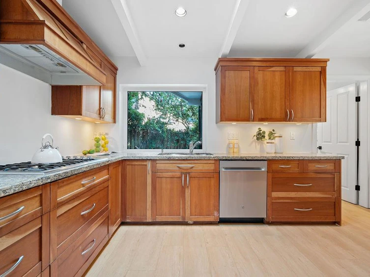 4692 Glenwood Avenue, North Vancouver, BC, V7R 4G7 - 19