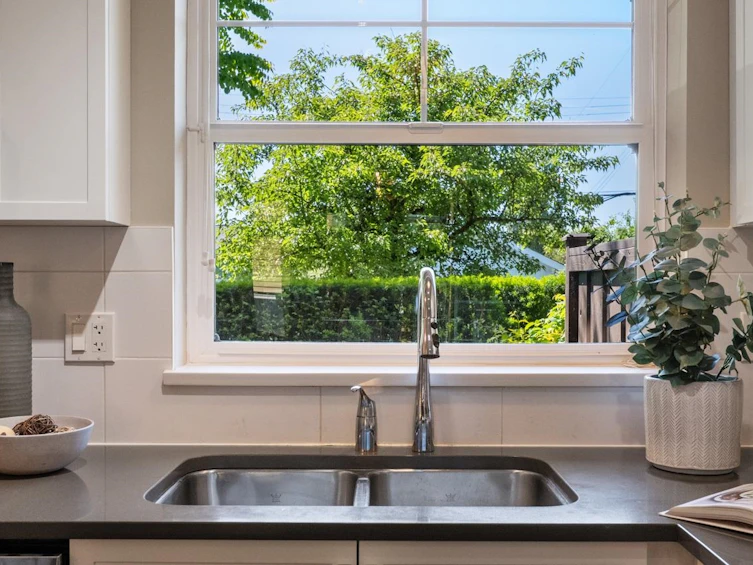 1278 Salsbury Drive, Vancouver, BC, V5L 0B2 - 5