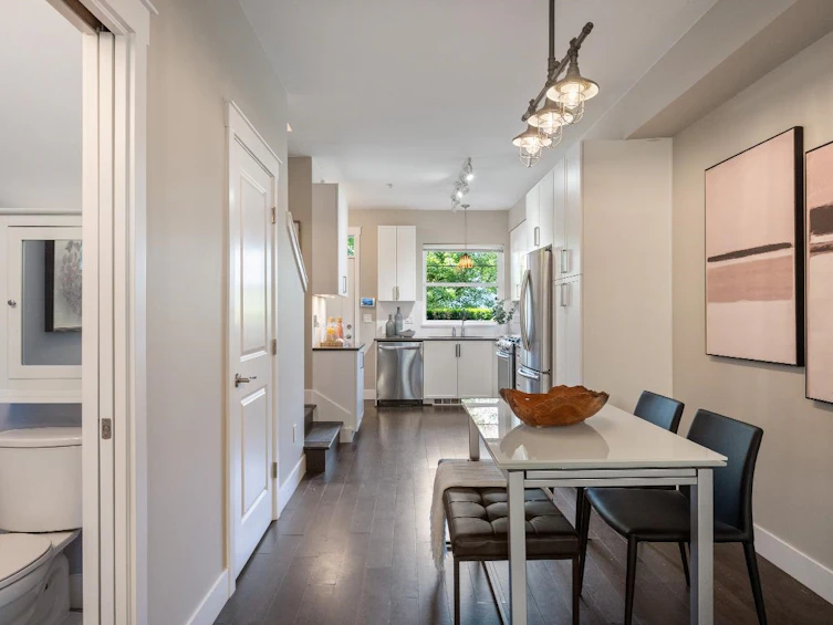 1278 Salsbury Drive, Vancouver, BC, V5L 0B2 - 9