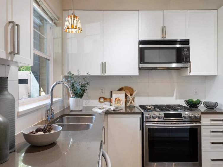 1278 Salsbury Drive, Vancouver, BC, V5L 0B2 - 7