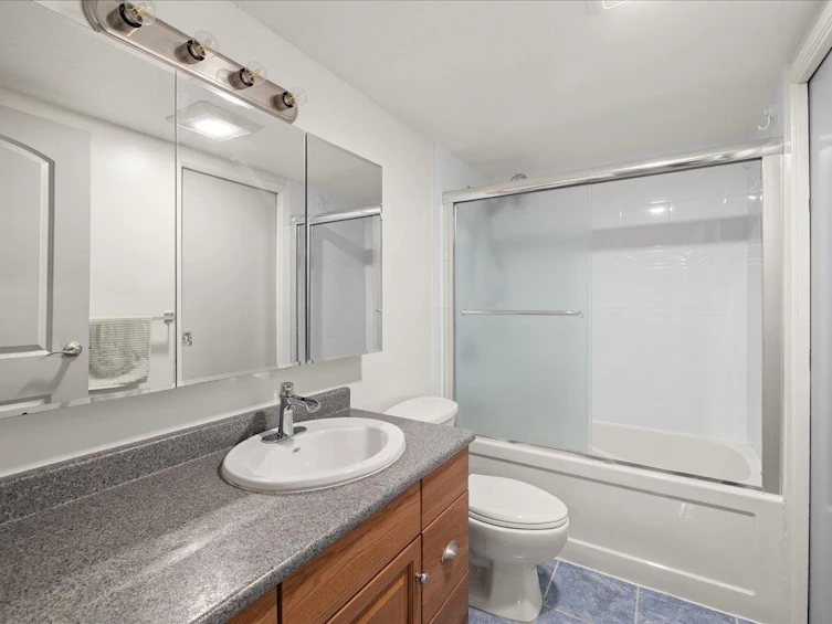 107-9847 Manchester Drive, Burnaby, BC, V5A 2C3 - 25