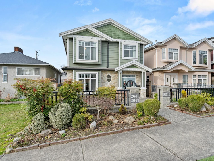 2643 E 8th Avenue, Vancouver, BC, V5M 1W4 - 2