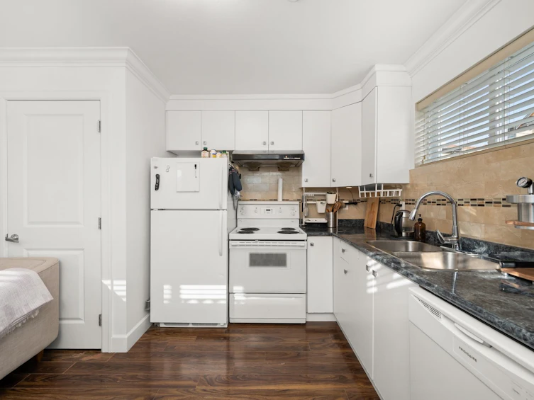 2643 E 8th Avenue, Vancouver, BC, V5M 1W4 - 31