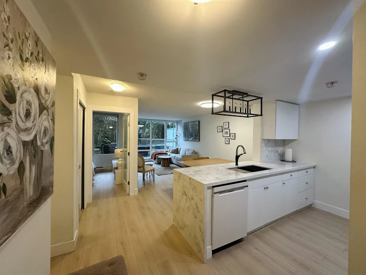 202-1033 Marinaside Crescent, Vancouver, BC, V6Z 3A3 - 2