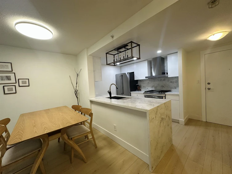202-1033 Marinaside Crescent, Vancouver, BC, V6Z 3A3 - 3