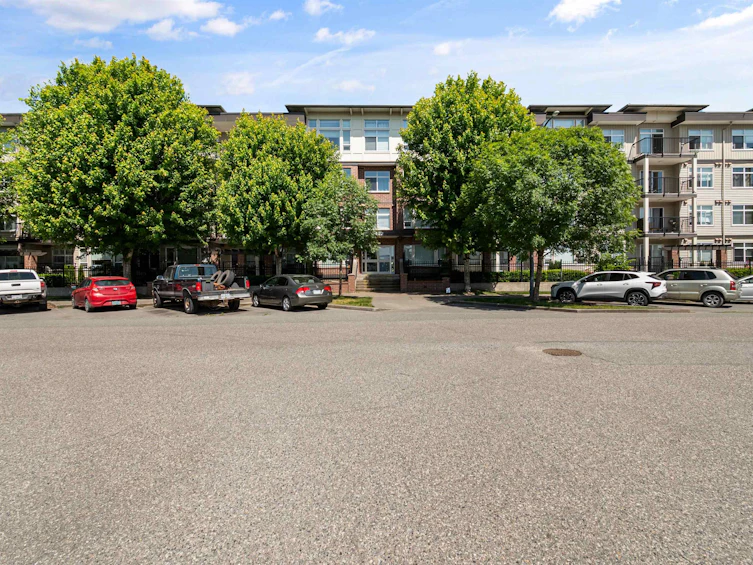 203-9422 Victor Street, Chilliwack, BC, V2P 0B8 - 2