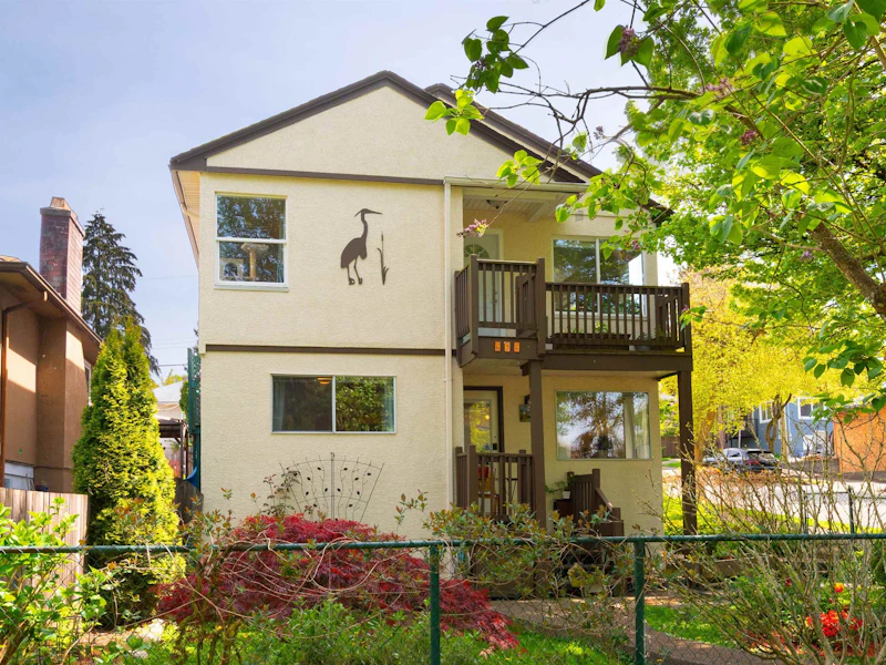 696 Rupert Street, Vancouver BC V5K 4K8