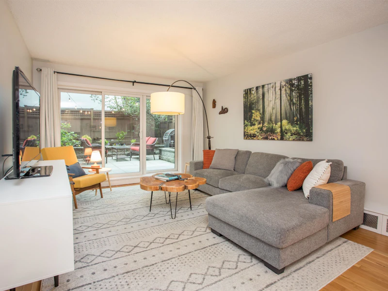 113 - 330 E 7th Avenue, Vancouver BC V5T 4K5