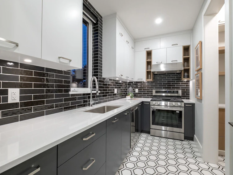 7739 Lee Street, Burnaby, BC, V3N 4B9 - 10
