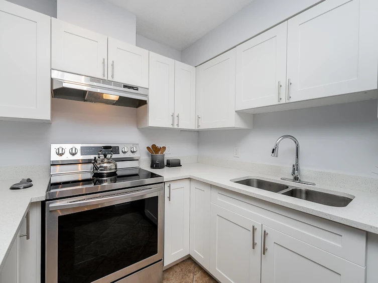 605-3970 Carrigan Court, Burnaby, BC, V3N 4S5 - 5