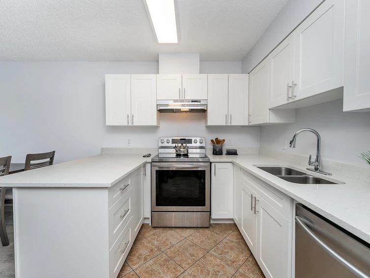 605-3970 Carrigan Court, Burnaby, BC, V3N 4S5 - 4