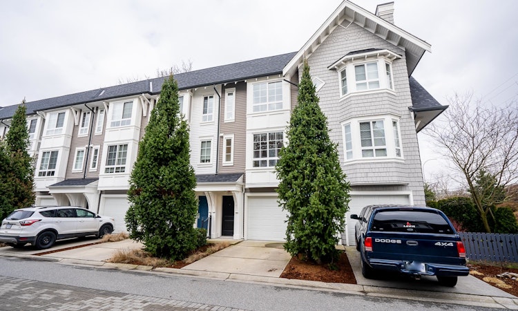 76-8476 207a Street