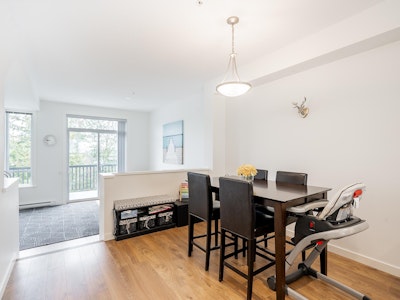 76-8476 207a Street - 5