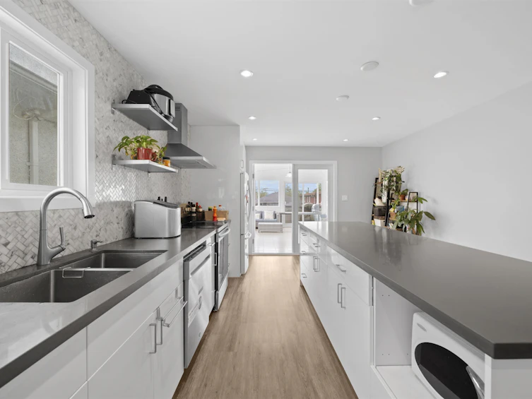 3160 E 6th Avenue, Vancouver, BC, V5M 1S5 - 11