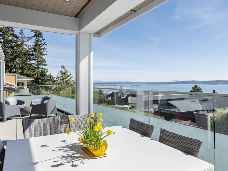 15374 Royal Avenue, Surrey, BC, V4B 1M8 - 2