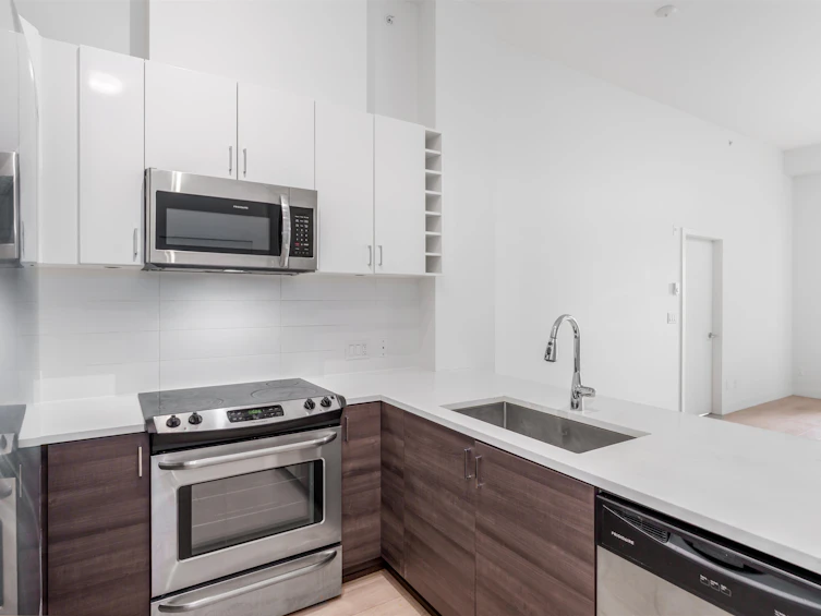 410-13919 Fraser Highway, Surrey, BC, V3T 4E6 - 7