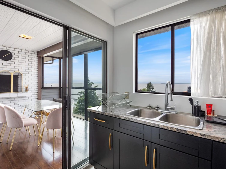 15135 Columbia Avenue, Surrey, BC, V4B 1J2 - 4