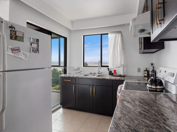 15135 Columbia Avenue, Surrey, BC, V4B 1J2 - 8
