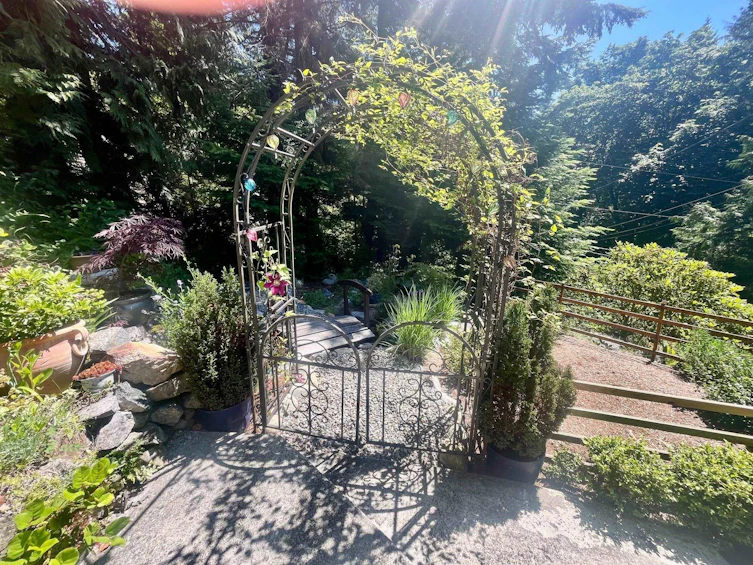 5549 Sans Souci Road, Halfmoon Bay, BC, V7Z 1B6 - 38