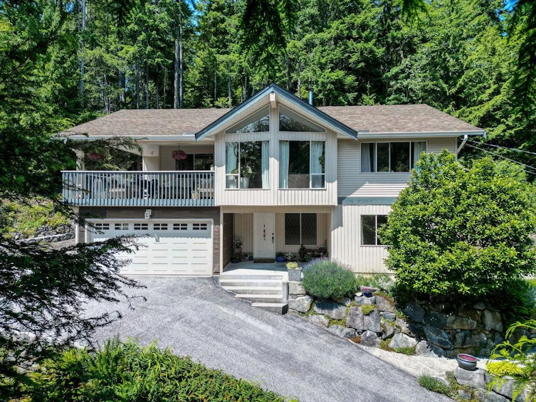 5549 Sans Souci Road, Halfmoon Bay, BC, V7Z 1B6 - 4