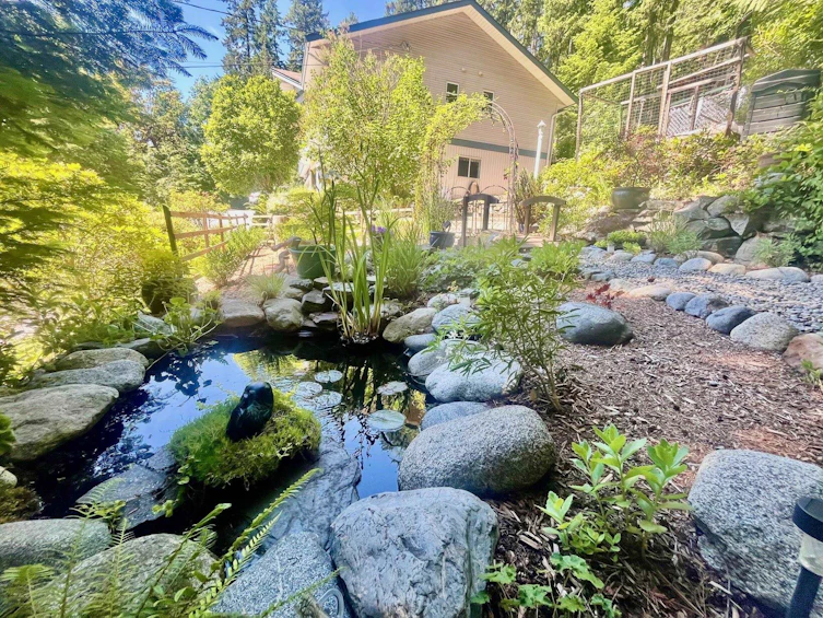 5549 Sans Souci Road, Halfmoon Bay, BC, V7Z 1B6